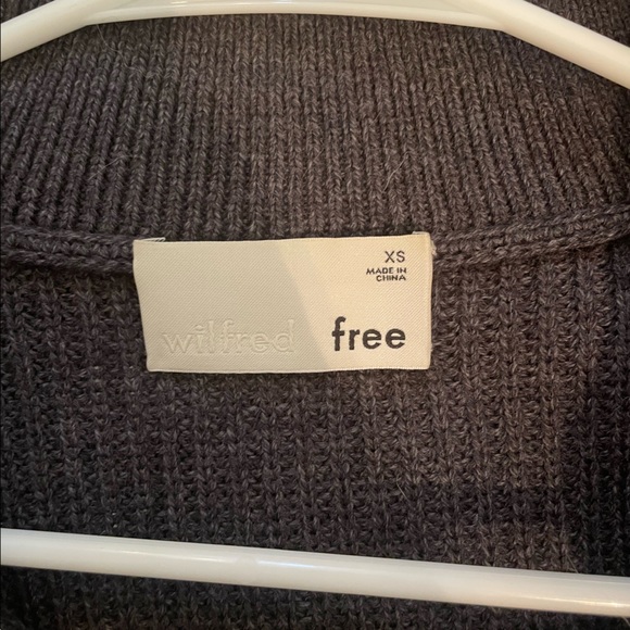 Wilfred Free by Aritzia full-zip oversized knit sweater in an XS - Picture 3 of 3